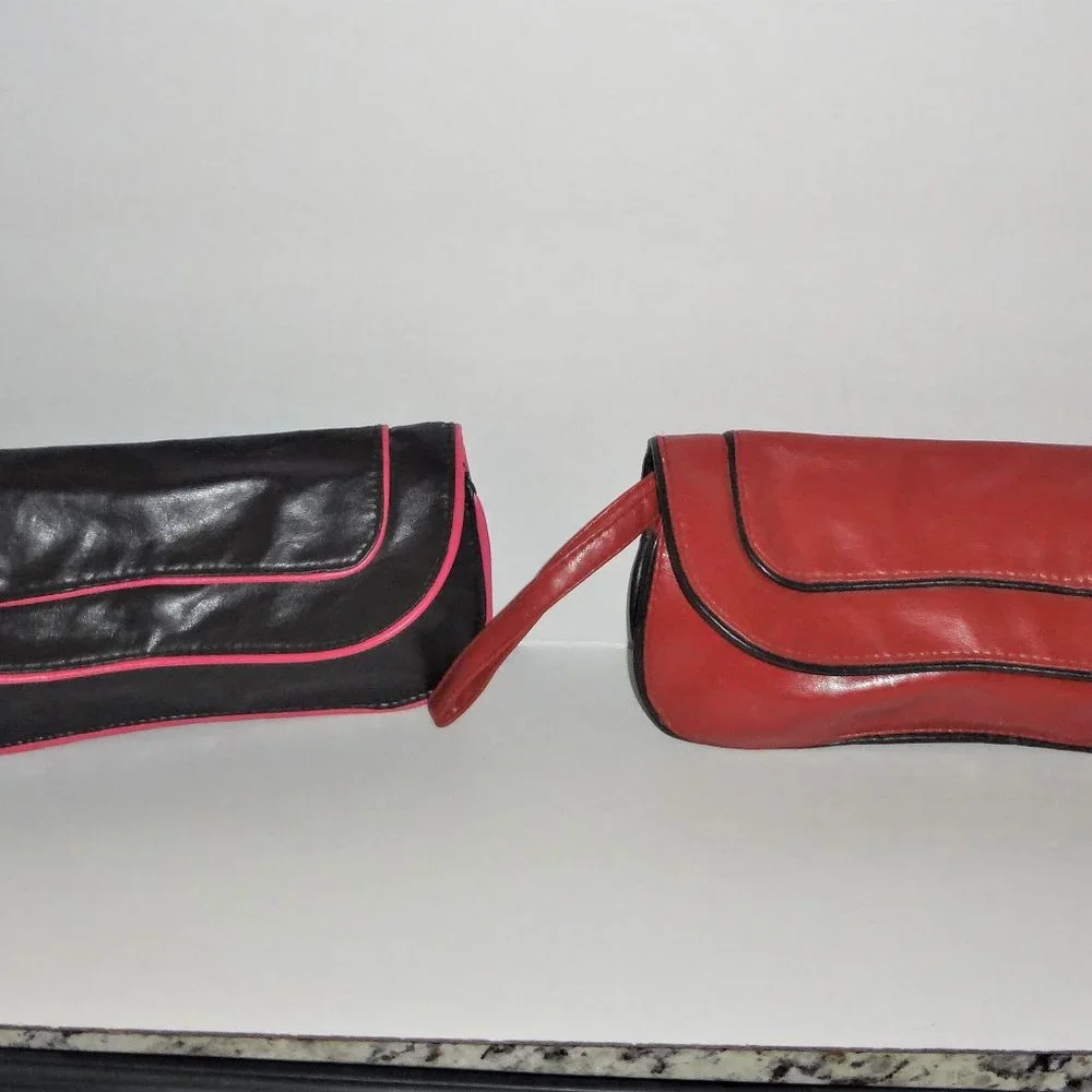 🌸2/$9 Faux Leather Mini Clutches‎